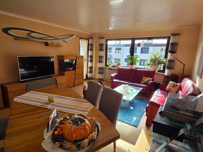-provisionsfrei- 3-Zimmer-Wohnung mit Balkon, EBK & Garage in der Aplerbecker Mark – Wohnzimmer