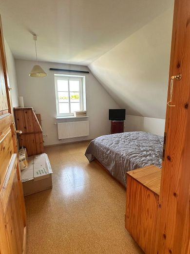 Ruhiges, sonniges & energieeffizientes Einfamilienhaus direkt „hinter’m Deich“ nahe Büsum – Elternschlafzimmer