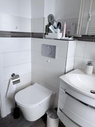 Mieszkanie 3-pokojowe blisko centrum z balkonem i nowoczesnym wyposażeniem – Bad