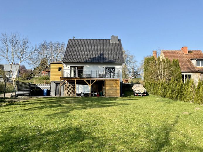 Haus von Garten aus
