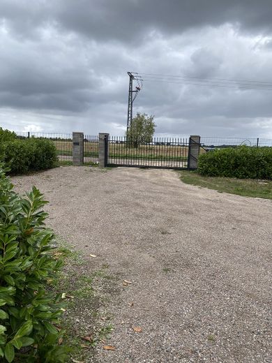 Einfamilienhaus mit großem, gepflegtem Grundstück – provisionsfrei von privat – Einfahrt
