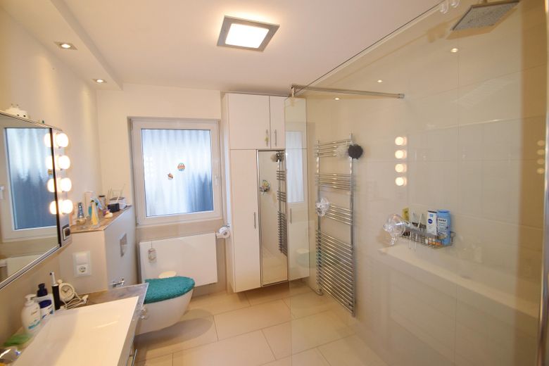 Provisionsfrei:  134m² ETW mit umlaufender Terrasse und Garage – 3.1 Bad