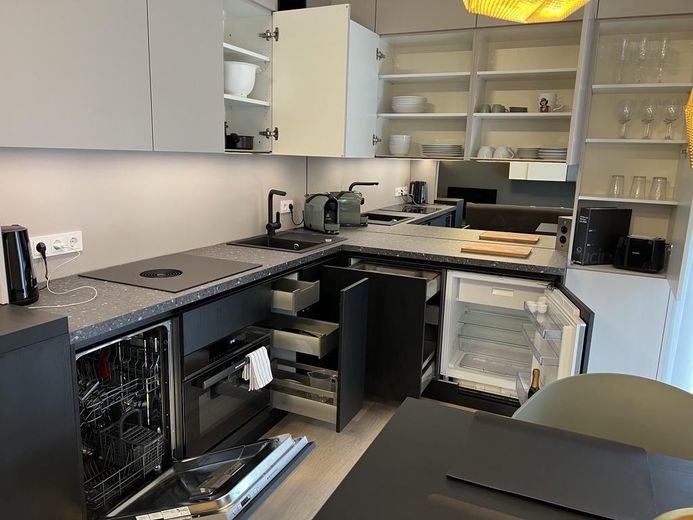 Exklusive 2-Zimmer-Wohnung in Friedrichshain // Exclusive 2-room apartment in Friedrichshain – Komplett eingeräumt