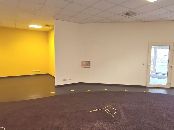 Zentral gelegene Laden-, Büro- oder Praxisfläche in Hermsdorf – फोटो 1
