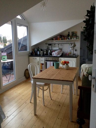 Helle, ruhige 2-Zi-Dachgeschoss-Wohnung in Starnberg-Söcking – Foto 2