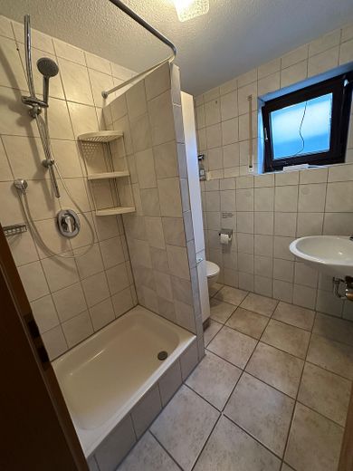 Gepflegte Doppelhaushälfte mit Einliegerwohnung in ruhiger Ortsrandlage von Ulm-Mähringen – Bad Einliegerwohnung UG