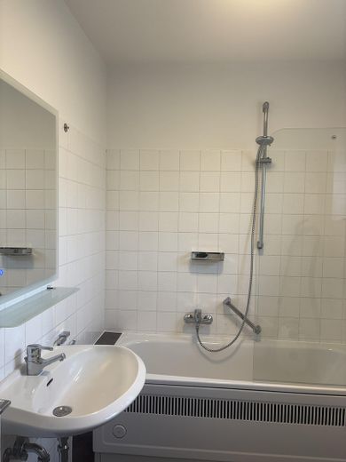 ***Modernisiertes, kleines Rheinhaus mit Garten & Terrasse mitten in Bad Honnef*** – Tageslichtbad 