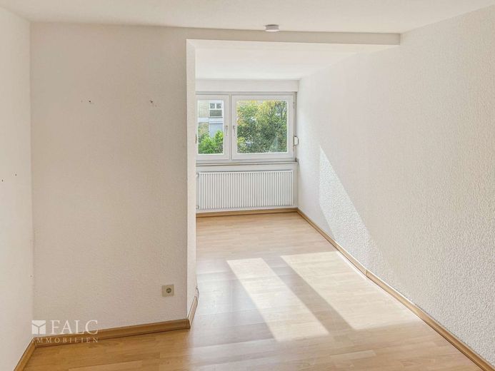 Wohn- und Geschäftshaus mit interessanter Gewerbefläche – Schlafzimmer 2 OG