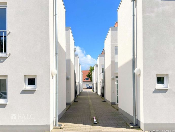Maisonette mit Hausgefühl - Ihr eigenes Zuhause auf zwei Ebenen – Außenansicht - (KI generiert)