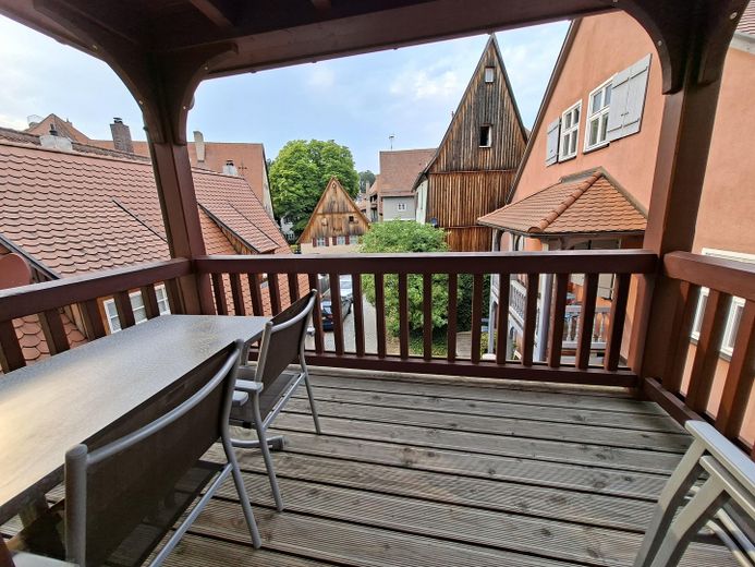 Appartement ancien en duplex élégant et exclusif dans la vieille ville, avec ascenseur et balcon – Balkon