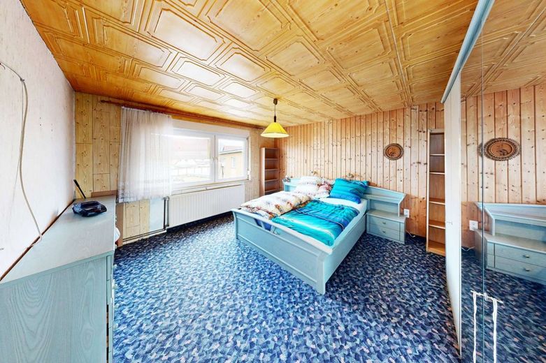 Schlafzimmer 1