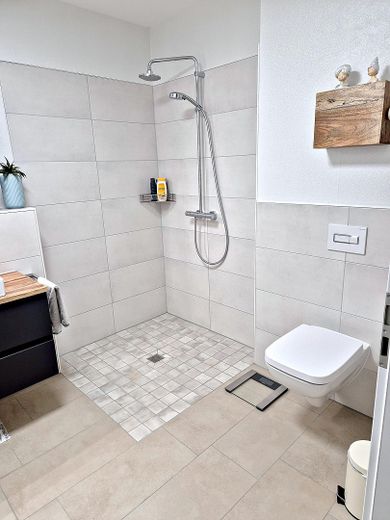 Barrier-free 2-room apartment with service living, elevator & balcony – new build 2024, A+, commission-free – Photo 8