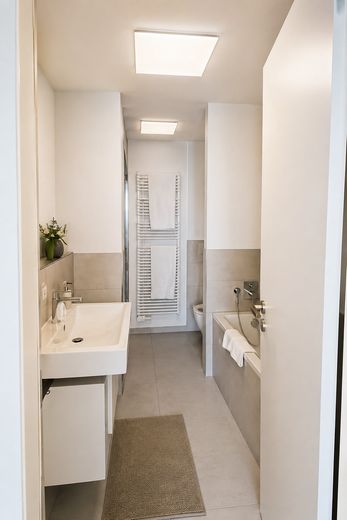 Słoneczne, nowoczesne 3-pokojowe mieszkanie w Grand Tower z zachwycającym widokiem na miasto – Badzimmer