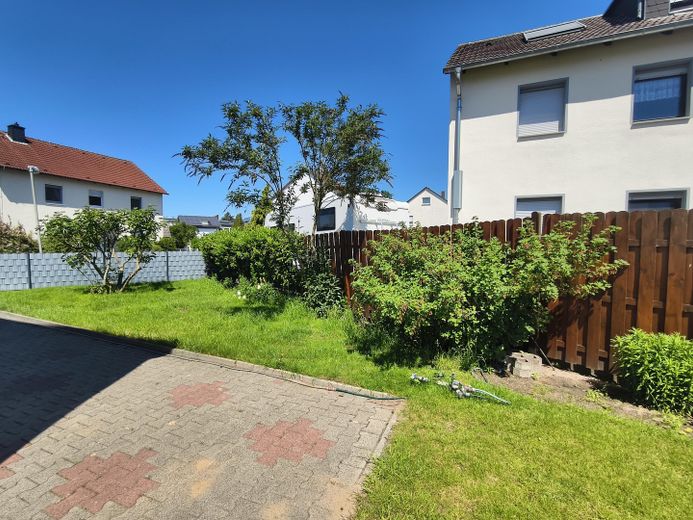 Freistehendes Zweifamilienhaus in Rumpenheim 7,5 Zimmer, 3 Bäder, gr. Garten, Garage, Ausbau möglich – Garten