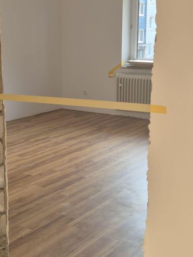 Freshly renovated 2-room apartment with kitchen and bathroom in Augsburg-Göggingen – Zimmer 2 (Baustelle)