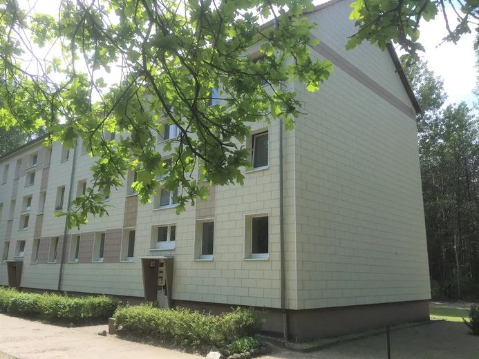3 und 4 Zimmer im Grünen – Ziegendorf ab 549 € warm - mit EBK – Haus von der Seite