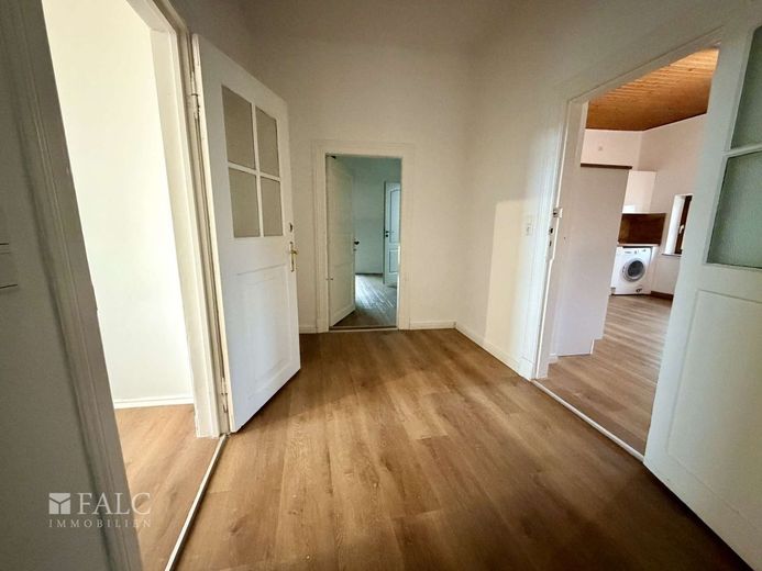 Stilvoll wohnen unterm Dach - großzügige 3-Zimmer-Wohnung in Varel – Flur