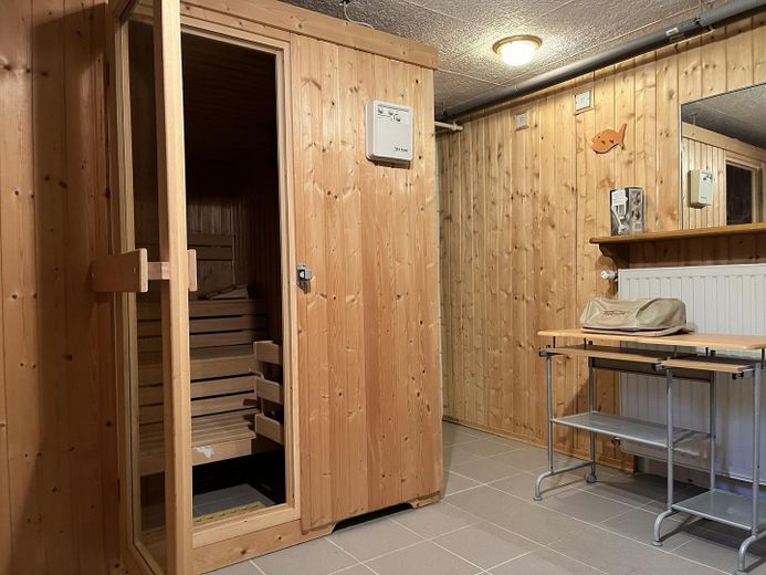 Maison jumelée adaptée aux familles avec jardin, sauna, studio et sous-sol à Stegaurach – Sauna