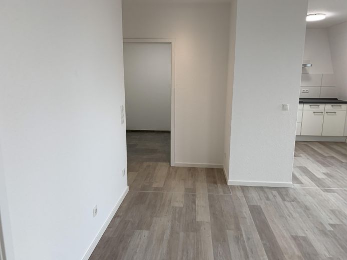 Modern 3-room apartment with 2 bathrooms and underground parking space – Wohnzimmer/Flur
