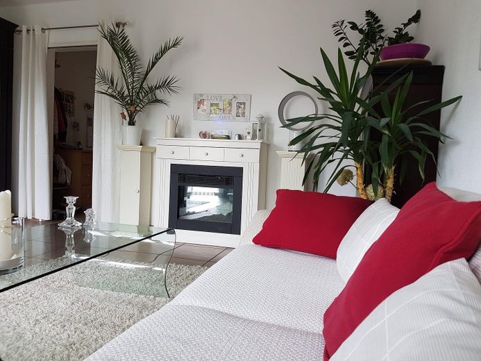 Helle 3 Zimmer-Wohnung in Eicken – Wohnzimmer