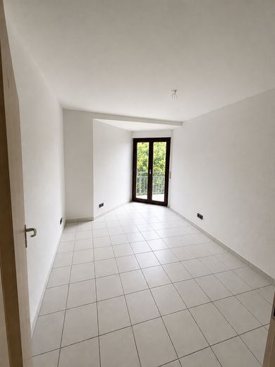 Renovated 3-room apartment with open living concept, panoramic views and garage – Schlafzimmer 1