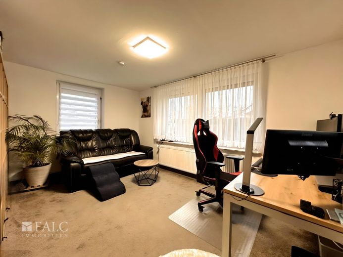 ***Einfamilienhaus mit Charme und vielseitigem Nebengelass*** – Büro
