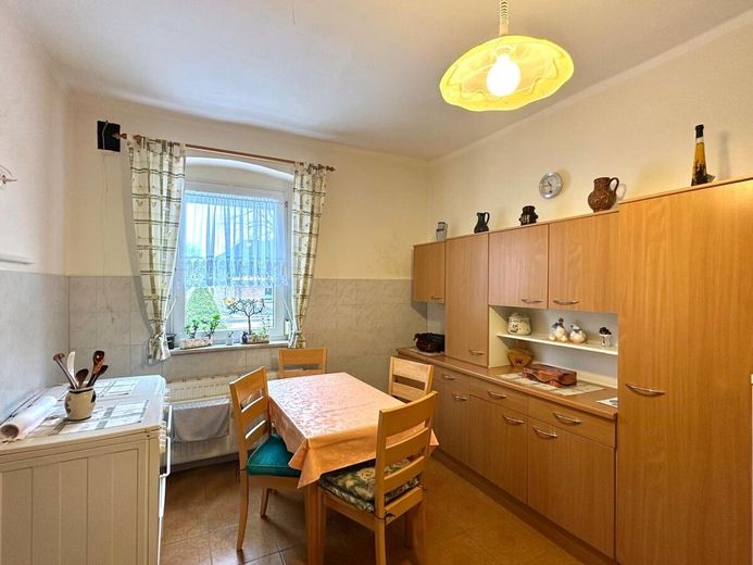 HORN IMMOBILIEN + freistehendes Einfamilienhaus mit Nebengebäude und schönem Grundstück, ruhige Lage – Küche