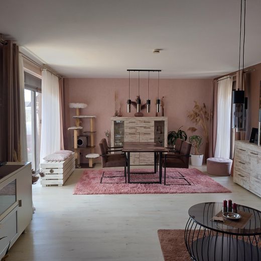 Traumhaftes Wohnen am Rhein: Großzügige Maisonette in Top-Lage von Neuss-Grimlinghausen – Wohnzimmer, Ansicht B
