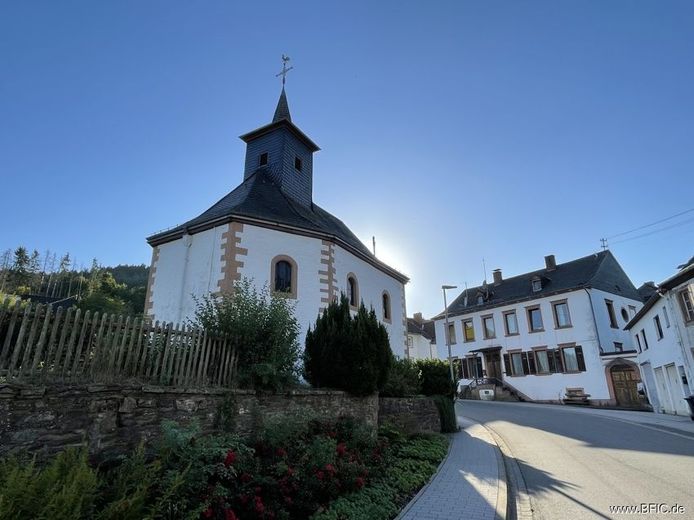 Campingplatz, Zimmervermietung und Gastronomie - gepflegte Familienexistenz in der Eifel – Ortschaft