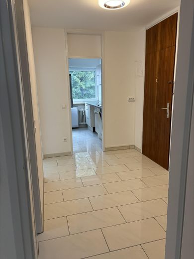 Mieszkanie w dzielnicy Proviantbach – Blick von Wohnzimmer in Flur
