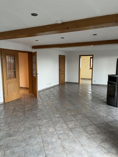 Spazio abitativo per tutti - 5 locali, 170 m², 2 bagni, stufa svedese, balcone, vista – Wohn u. Essbereich mit Ofen
