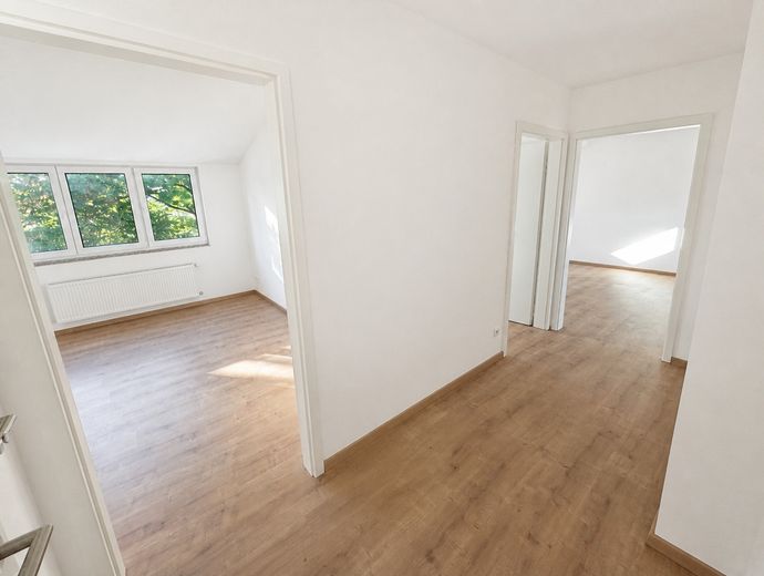 Construction neuve sous les combles, Ingolstadt-Nordost : 3 appartements libres immédiatement, 1 loué – sans commission – Diele