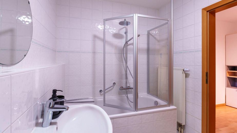 Renoviert & möbliert: Wohnung mit Balkon in Gersthofen - Wohnen auf Zeit – Foto 9