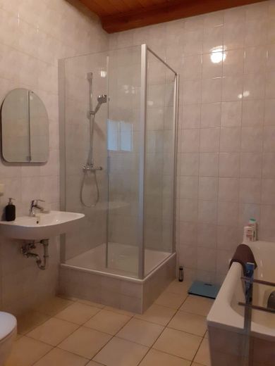 Bad unten Dusche u. Wanne