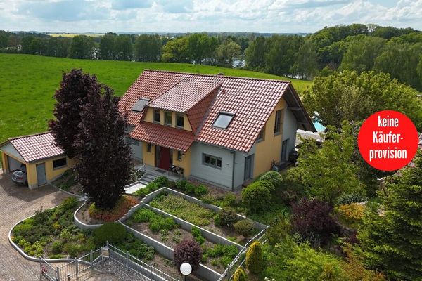 HORN IMMOBILIEN++ Penzlin, large single-family house with garage, outdoor pool and many extras