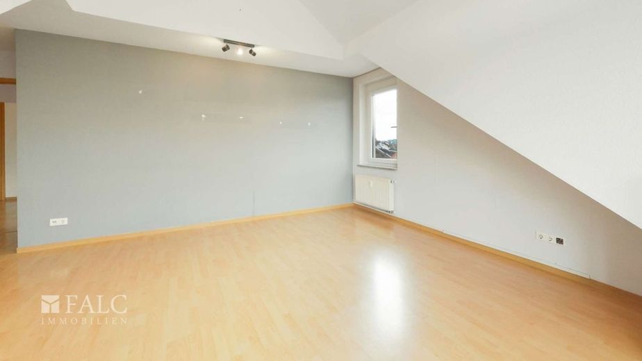 Auf der Sonnenseite ganz oben - FALC Immobilien Öhringen – Wohnzimmer