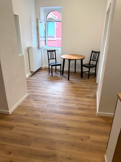 Komplett renovierte, helle 1,5-Zimmer Wohnung im Zentrum – Essbereich