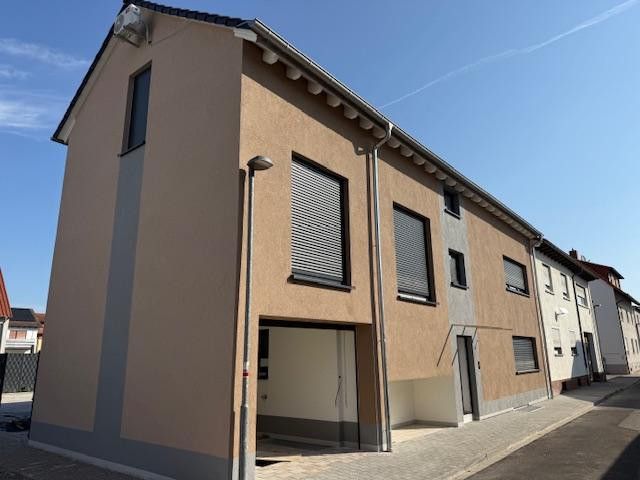 NEUBAU!ERSTBEZUG! 3-Zimmer-Wohnung offene Küche im 1. Obergeschoss – Foto 1