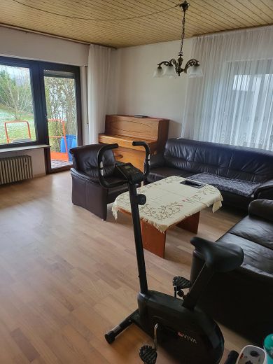 Gepflegtes 3-Familienhaus in Freiberg am Neckar – EG Wohnzimmer