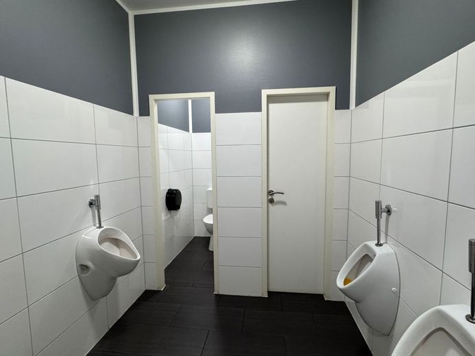 Türkisches Holzkohle Restaurant mit Ausbaumöglichkeiten  in Hamburg Jenfeld – Herren Wc
