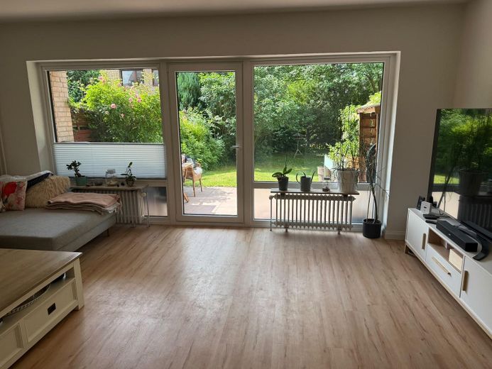 Gerenoveerde eindwoning met kelder en verbouwde zolder – Wohnzimmer