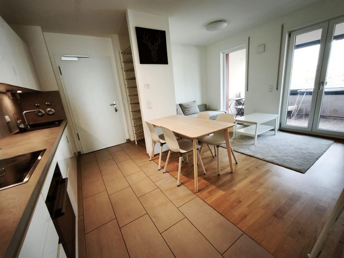 Droomachtig 2-kamerappartement op perfecte locatie voor de beurs: eersteklas verbindingen in het hart van Frankfurt – Foto 9