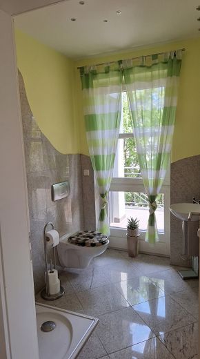 From Private Owner: Individual Architect-Designed House with Gallery & Garden – Fürth – Photo 12
