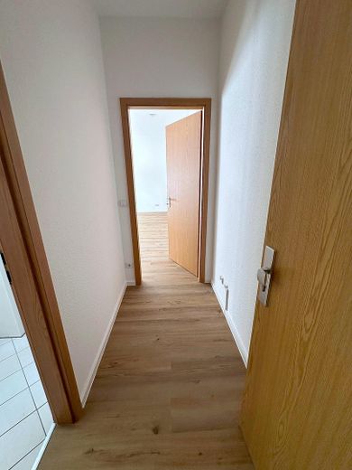 Helle Wohnung mit Balkon und Einbauküche in Zossen Wünsdorf – Flur