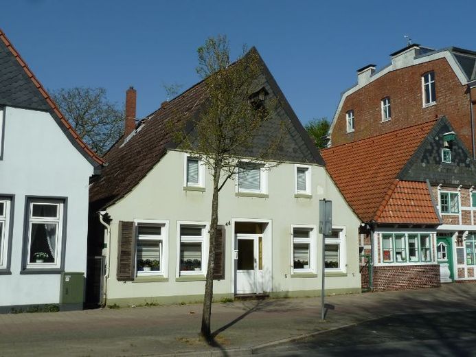 Von Privat: Historisches Fachwerk-Juwel mit Schlossblick - Provisionsfrei! – Seitefront