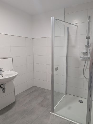 Moderne 2-Raum-Wohnung im Neubaustandard mit Terrasse – Bezugsfertig zum Verkauf – Walkin-Dusche
