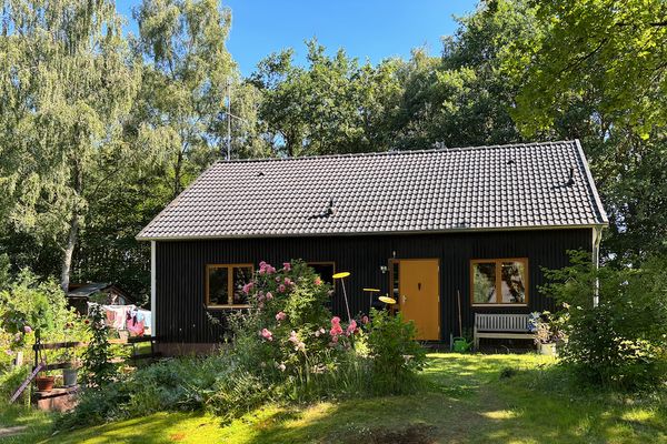 Lüneburg के पास बड़े बगीचे वाला आरामदायक स्वीडिश घर