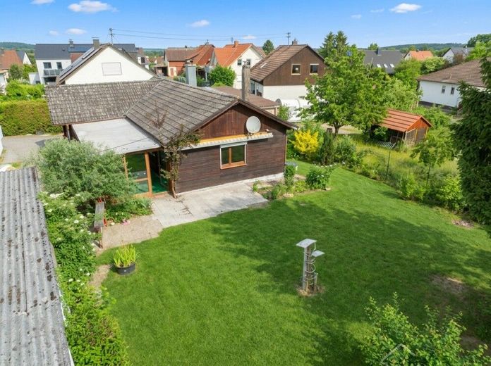 Sanierungsbedürftiges Bungalow mit Nebengebäude &amp; Garage und Keller in Röttenbach – BG+EFH Röttenbach 2ki 004