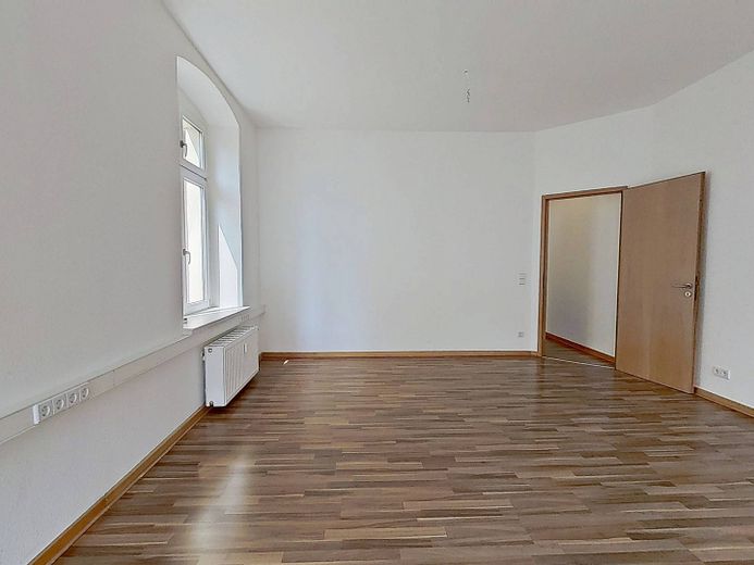 Charme automnal pour votre nouveau chez-vous - Emménagez, blottissez-vous et économisez sur le loyer hors charges : Spacieux appartement de 4 pièces avec BALCON ensoleillé – Ansicht II: Wohn- und Esszimm…