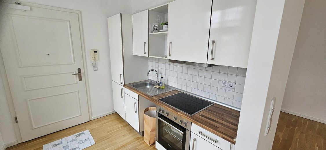 ruhige und helle 2-Zimmer-Wohnung in Toplage, bezugsfrei – Küche Bild 2